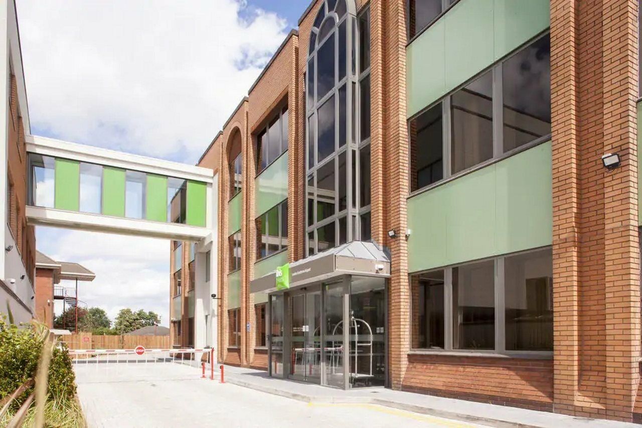 Ibis Styles London Heathrow Airport Hotel 3*